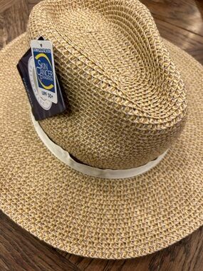 NWT Wallaroo Sun Protective Straw Fedora Hat with UPF 50+ - Natural